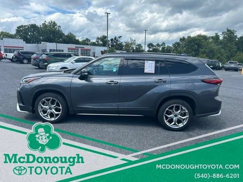 Used 2022 Toyota Highlander XSE AWD/4WD image 3