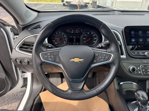 Used 2022 Chevrolet Malibu LT FWD image 13