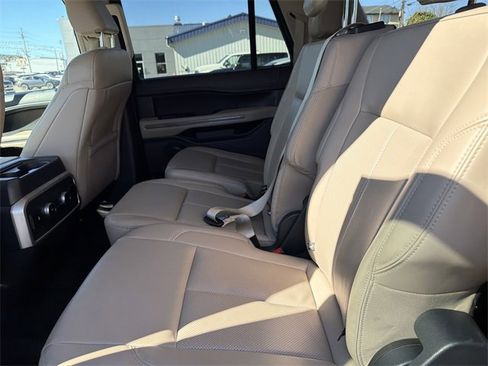 Used 2024 Ford Expedition Max XLT image 12