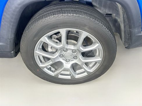 Used 2022 Jeep Compass Latitude AWD/4WD image 11