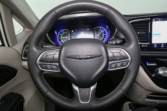 Used 2024 Chrysler Pacifica Limited FWD image 31