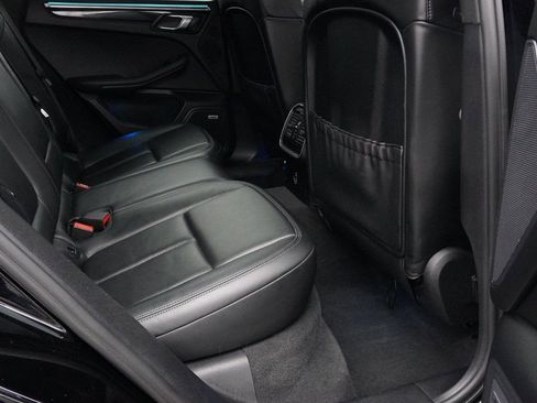 Used 2021 Porsche Macan S w/ Premium Package Plus image 33