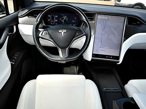 Used 2018 Tesla Model X 100D image 17