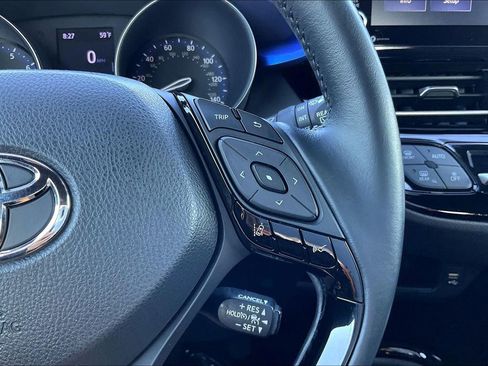 Used 2020 Toyota C-HR XLE FWD image 19