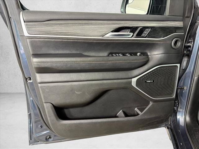 Used 2024 Jeep Wagoneer L Series II w/ Flexible Seating Group AWD/4WD image 11