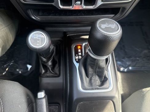 Certified 2022 Jeep Wrangler Unlimited Sport AWD/4WD image 19