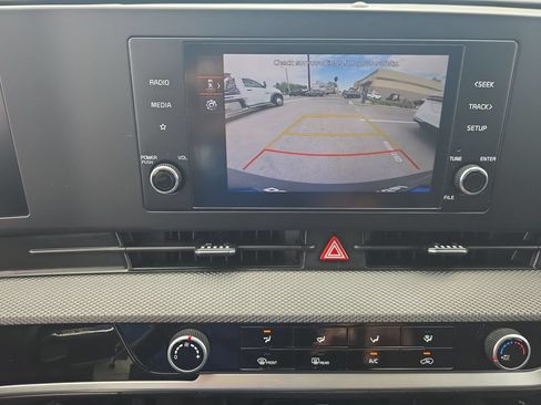 Used 2025 Kia Sportage LX FWD image 18