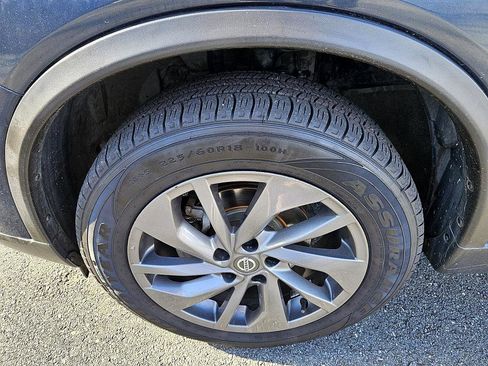 Used 2016 Nissan Rogue SL w/ SL Premium Package image 18