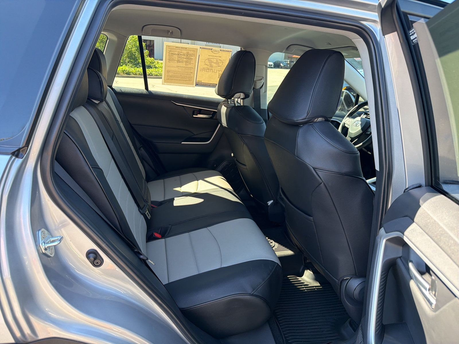 Used 2025 Toyota RAV4 XLE FWD image 16