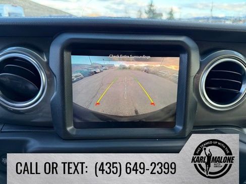 Used 2023 Jeep Wrangler Unlimited Sahara w/ Cold Weather Group AWD/4WD image 20