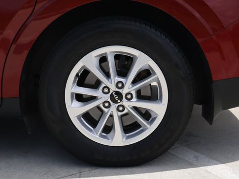 Used 2023 Kia Carnival LX image 10