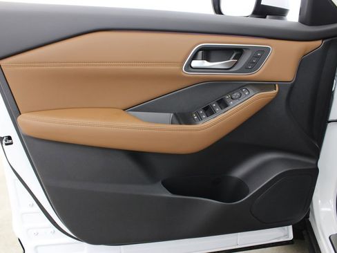 New 2026 Nissan Rogue Platinum AWD/4WD image 17