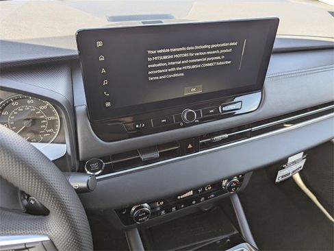 New 2025 Mitsubishi Outlander SE image 14