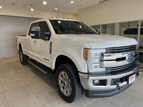 Used 2017 Ford F250 Lariat w/ Lariat Ultimate Package image 3
