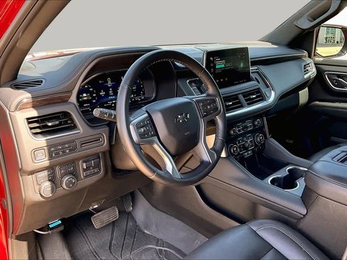 Used 2024 Chevrolet Tahoe Z71 w/ Luxury Package AWD/4WD image 14