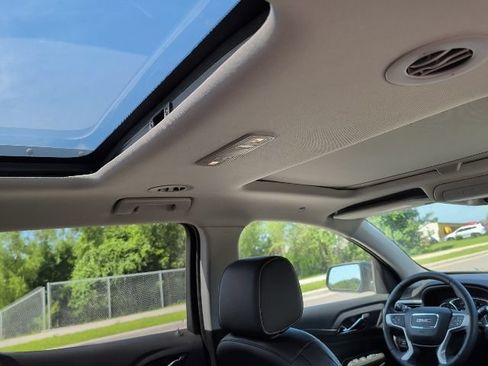 Used 2019 GMC Acadia SLT AWD/4WD image 16