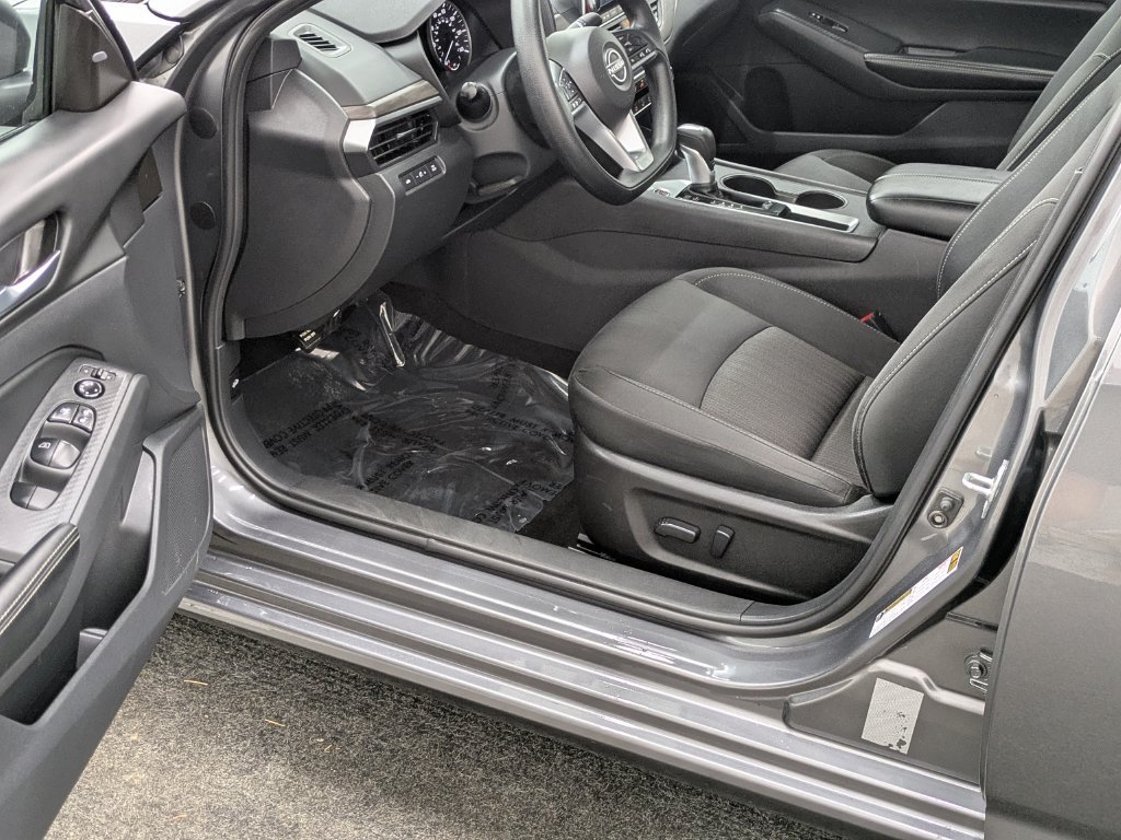 Used 2025 Nissan Altima 2.5 SV FWD image 27