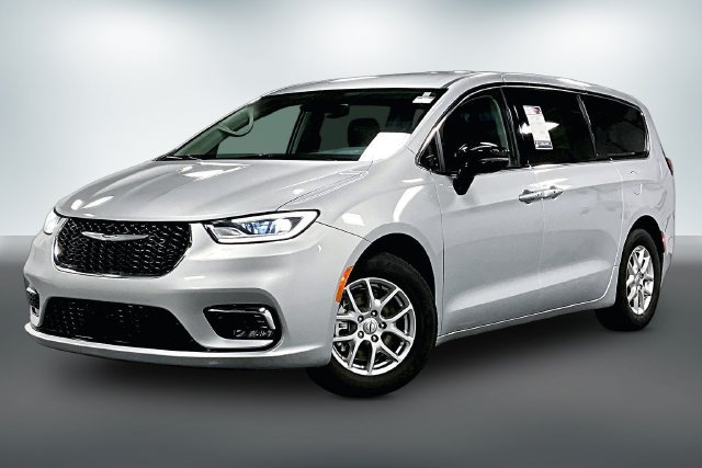 Used 2024 Chrysler Pacifica Touring-L FWD image 3