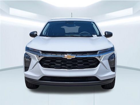 Used 2025 Chevrolet Trax LS FWD image 10