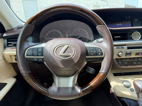 Used 2016 Lexus ES 350 w/ Premium Package w/Wood Trim FWD image 29
