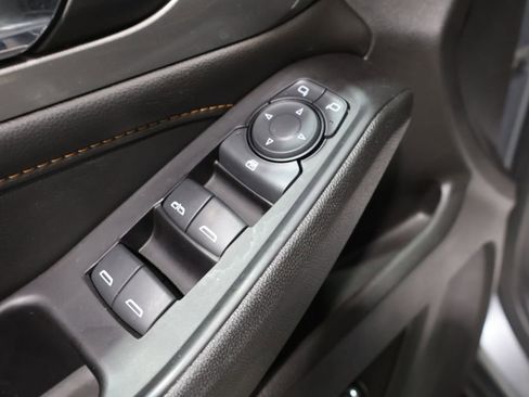 Used 2019 Chevrolet Traverse LT image 13