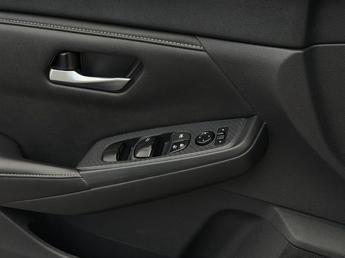 Used 2024 Nissan Sentra SV FWD image 23