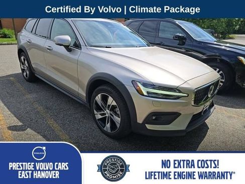 Used 2025 Volvo V60 B5 Cross Country Plus AWD/4WD image 1