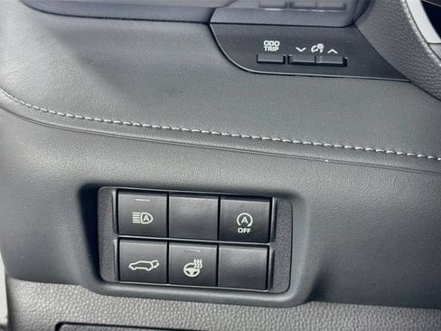 Certified 2024 Toyota Highlander Limited AWD/4WD image 11