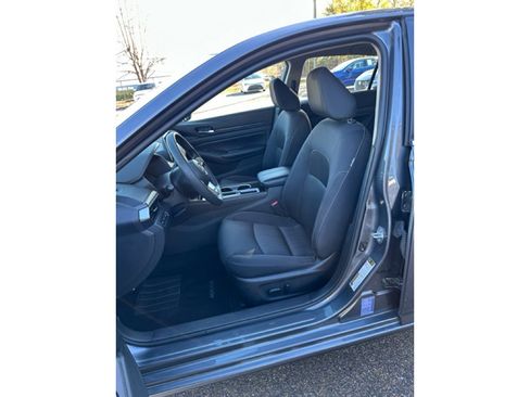 Used 2024 Nissan Altima 2.5 SV image 8