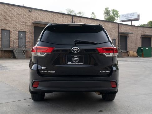 Used 2017 Toyota Highlander XLE w/ Carpet Mat Package image 7