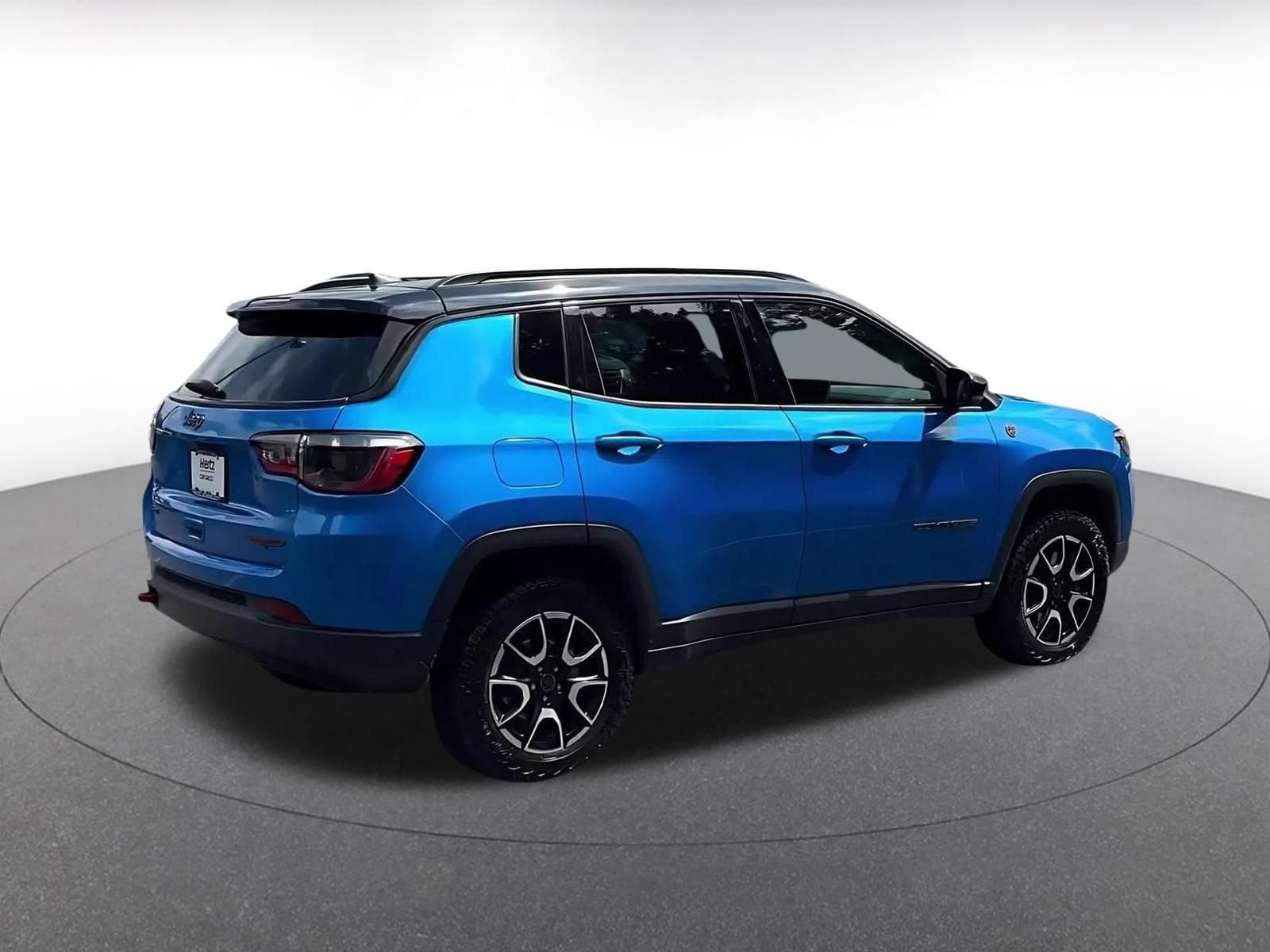 Used 2025 Jeep Compass Trailhawk AWD/4WD image 14