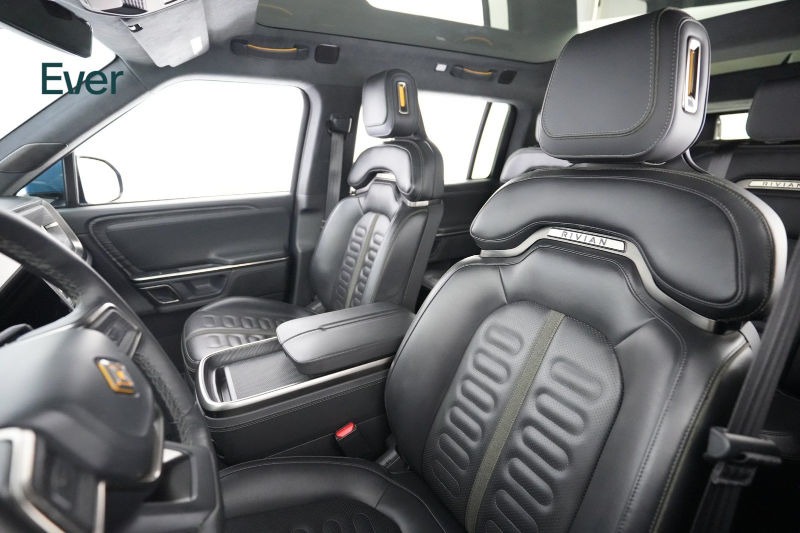 Used 2024 Rivian R1S Adventure Dual AWD/4WD image 4