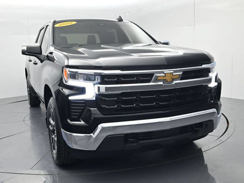 Used 2022 Chevrolet Silverado 1500 LT AWD/4WD image 2