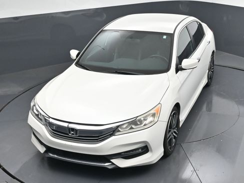 Used 2017 Honda Accord Sport image 28