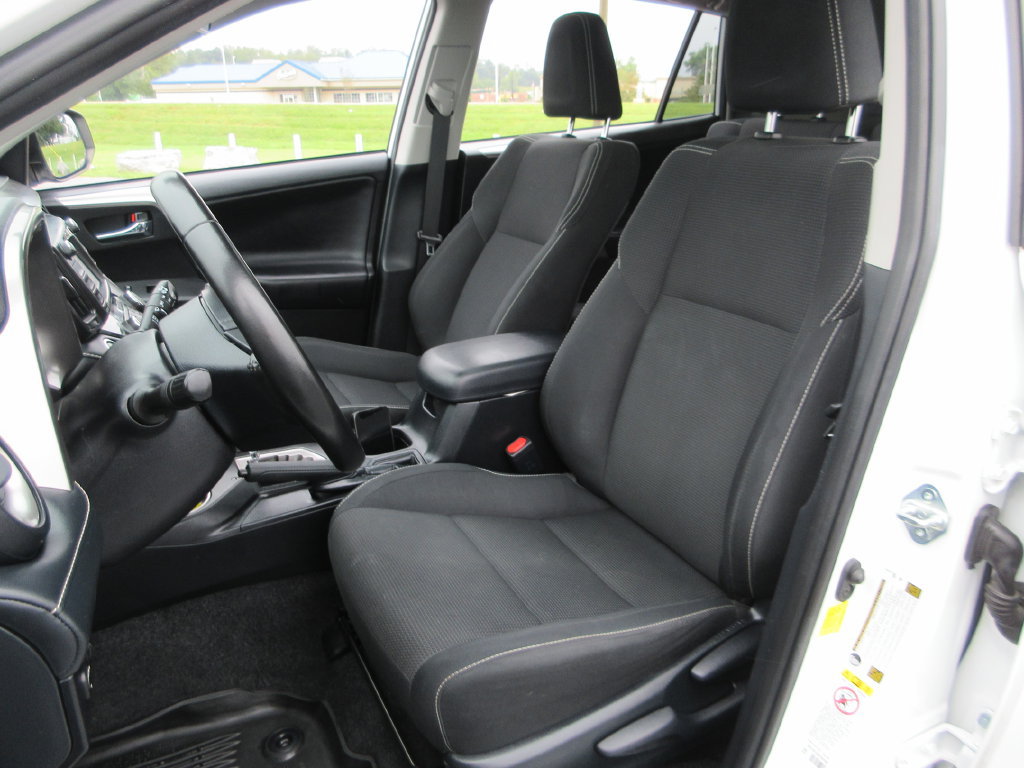 Used 2018 Toyota RAV4 XLE w/ Plus Extra Value Package FWD image 19
