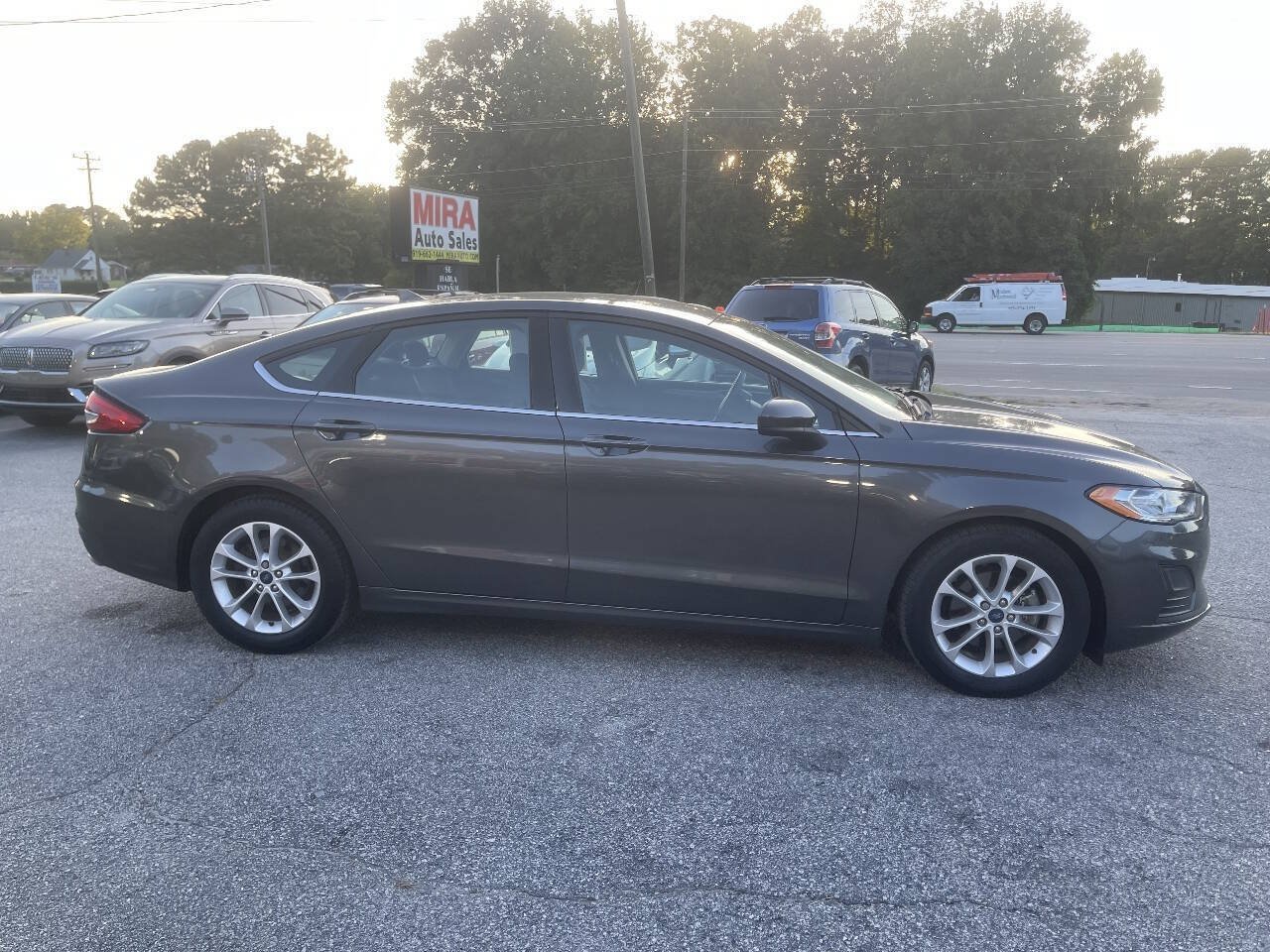 Used 2020 Ford Fusion SE FWD image 7