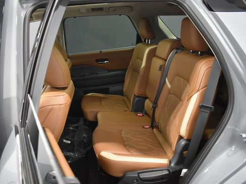 New 2026 Nissan Pathfinder Platinum w/ Cargo Package AWD/4WD image 32