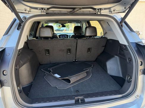 Used 2024 GMC Terrain SLT image 33