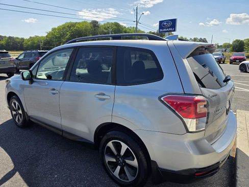 Used 2017 Subaru Forester 2.5i Premium AWD/4WD image 7