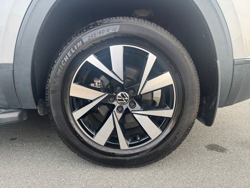 Used 2021 Volkswagen Atlas Cross Sport SE image 25