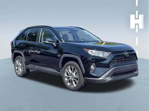 Used 2019 Toyota RAV4 XLE Premium w/ Cold Weather Package FWD image 1