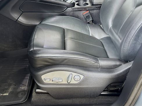 Used 2023 Porsche Macan image 22