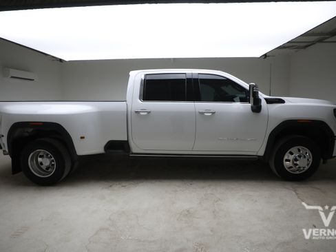 Used 2024 GMC Sierra 3500 Denali Ultimate AWD/4WD image 6