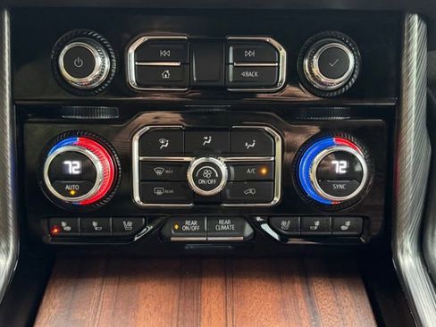 Used 2023 GMC Yukon Denali Ultimate image 16