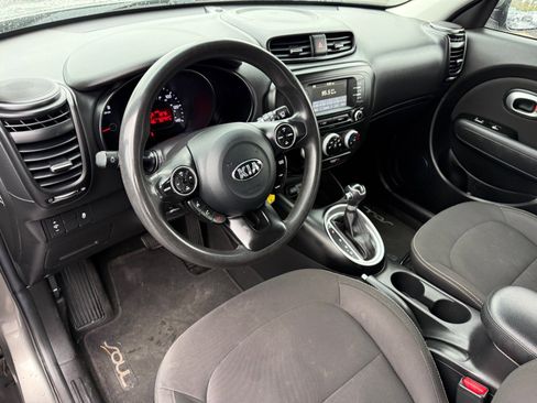 Used 2019 Kia Soul Base image 16