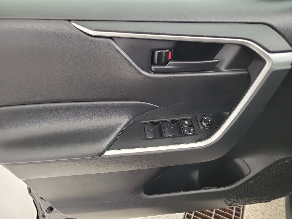 Used 2024 Toyota RAV4 LE AWD/4WD image 18