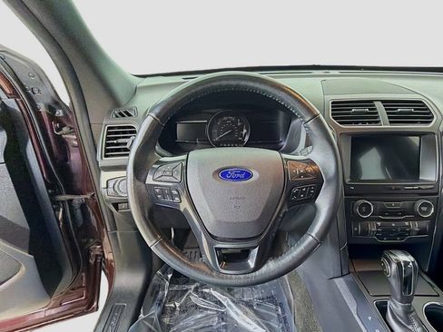 Used 2018 Ford Explorer XLT w/ Equipment Group 202A AWD/4WD image 34