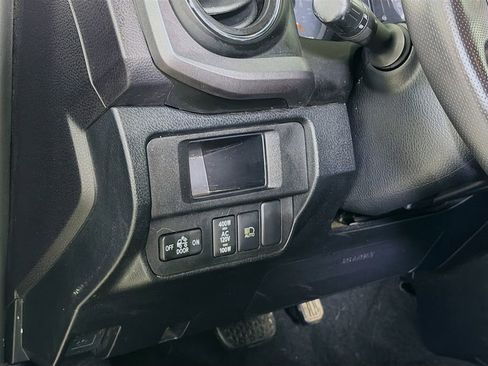 Used 2019 Toyota Tacoma TRD Sport image 12