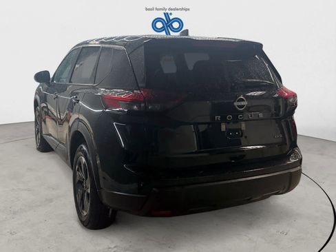 Used 2025 Nissan Rogue SV image 3