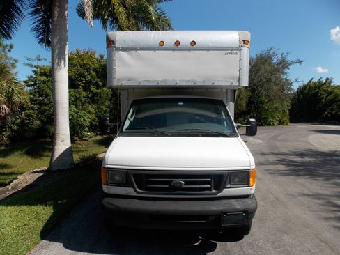 Used 2003 Ford E-350 and Econoline 350 Super Duty image 8